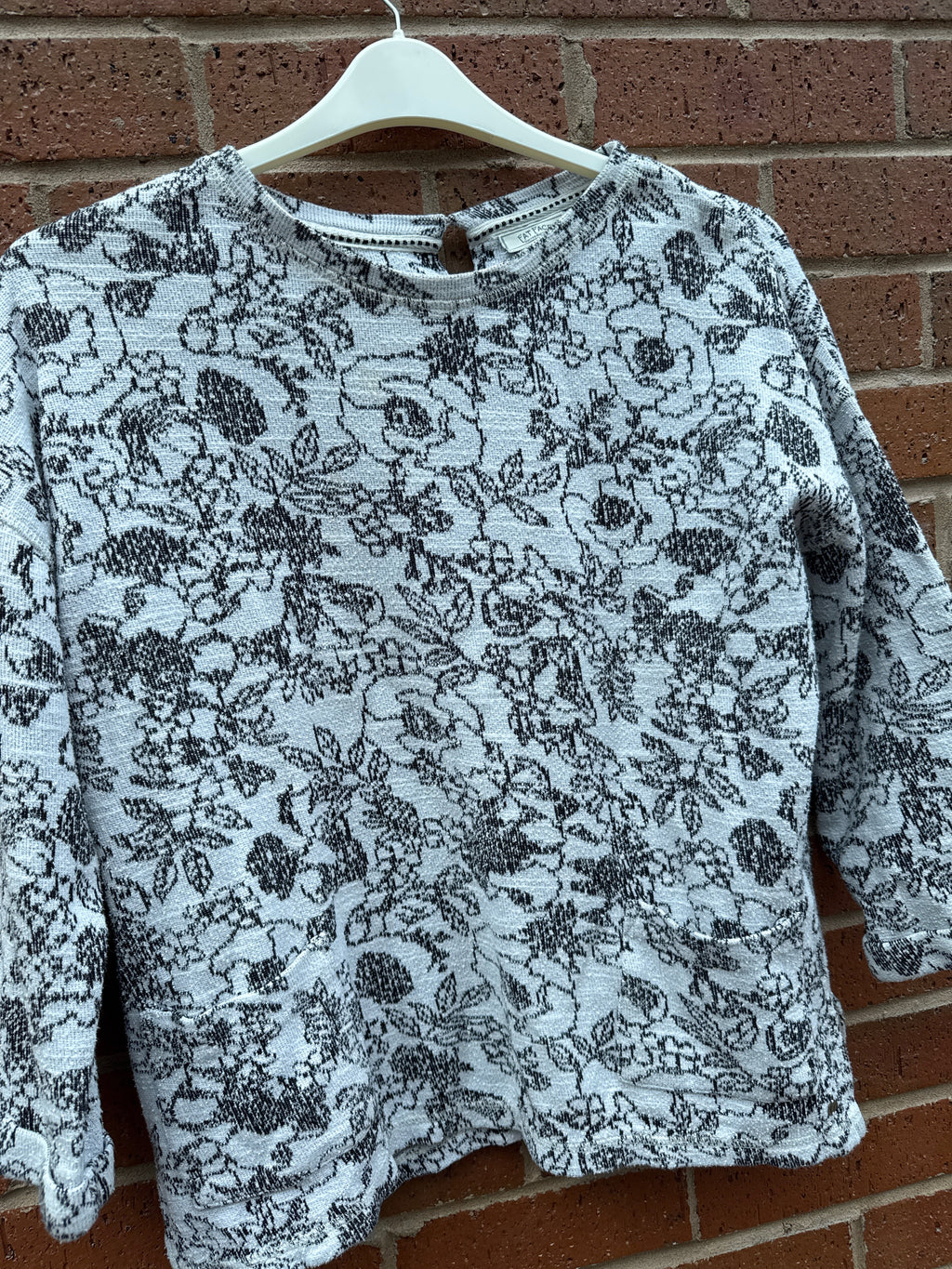 🔮 FatFace Monochrome Textured Floral Knit Jumper – UK Size 12