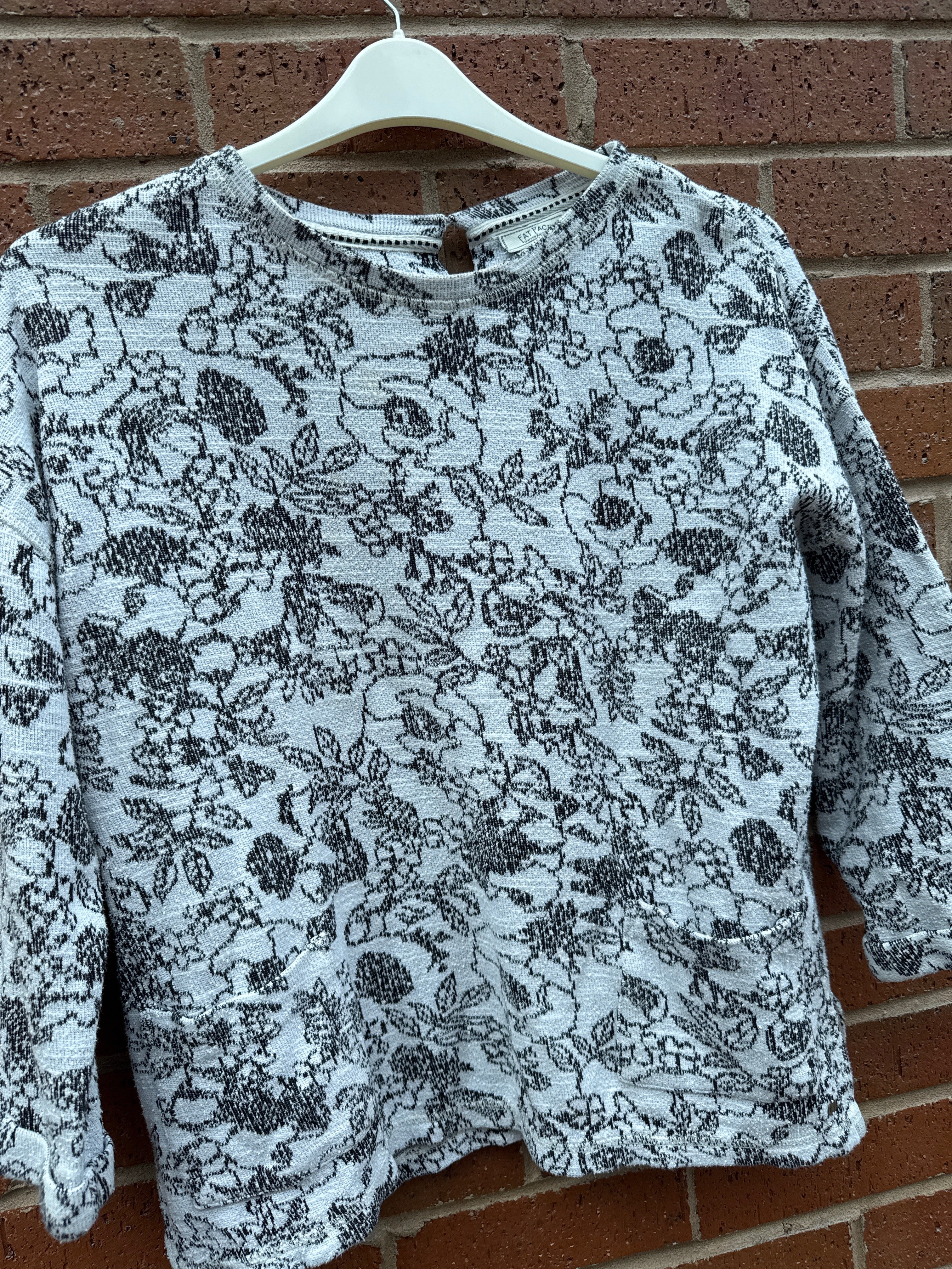 🔮 FatFace Monochrome Textured Floral Knit Jumper – UK Size 12