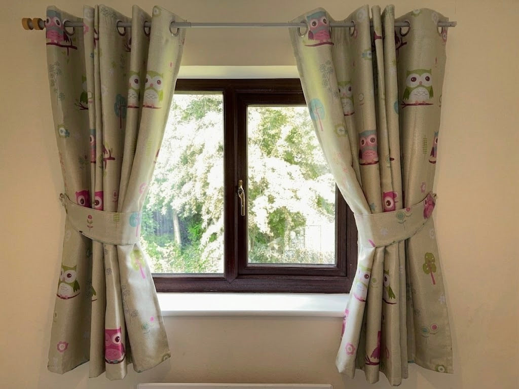 Children's Cartoon Owl Blackout Eyelet Curtains Set (160cm W x 138cm D) – Includes Matching Tie-Backs & Cushion Cover